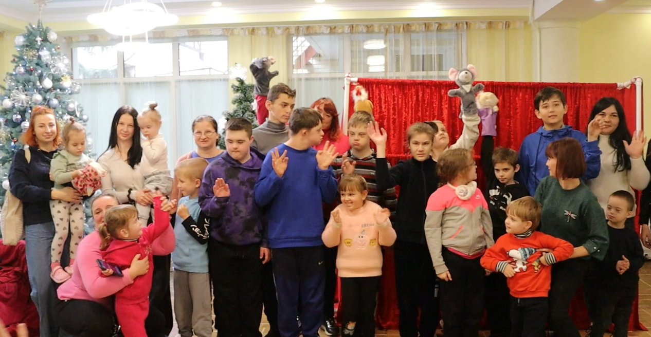 Лялькова вистава для вихованців Центру