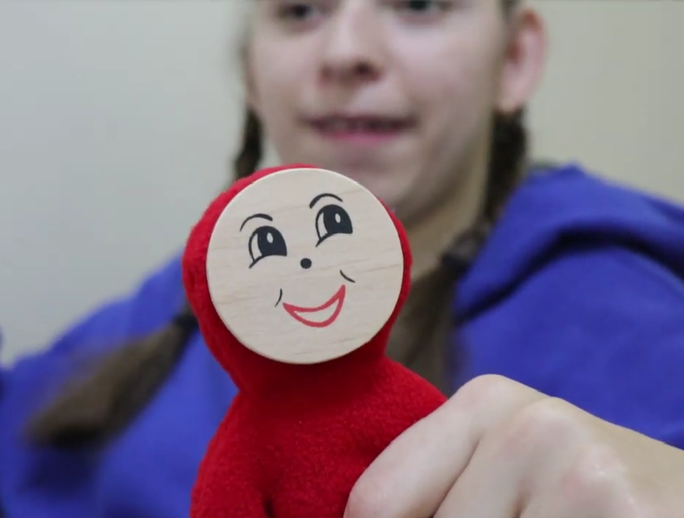 Кіра —  героїня проєкту “Маленькі історії про невигадане життя…”.